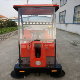 瀅皓YH-1450電動(dòng)駕駛式掃地車(chē)